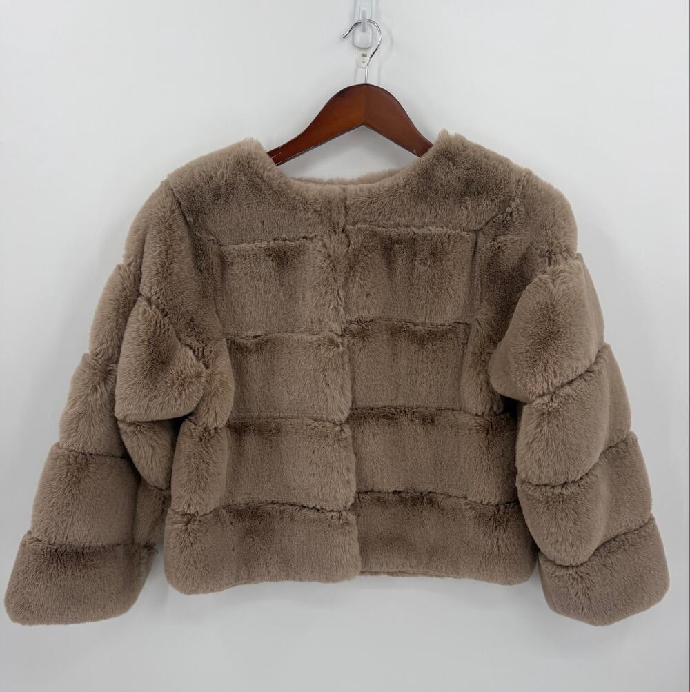 Papaya Taupe Faux Fur Cropped Jacket Plush Quiet Luxury Coat Size Medium Cozy